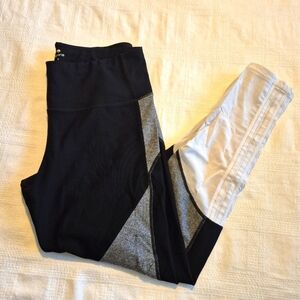 Apana women's size Large leggings, black, gray & white full length VGUC